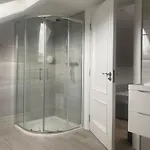 Spacious 5 Bedroom House In 班克拉那