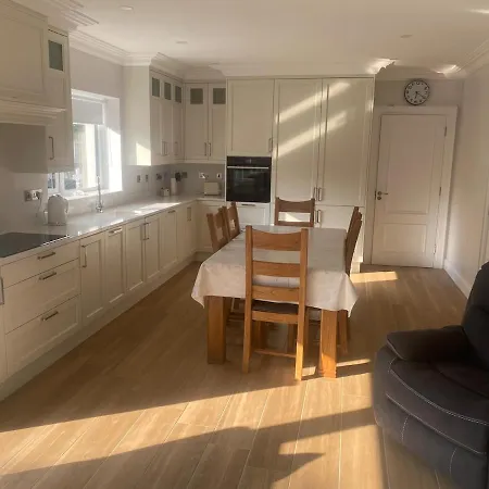 Feriehus Spacious 5 Bedroom House In Buncrana