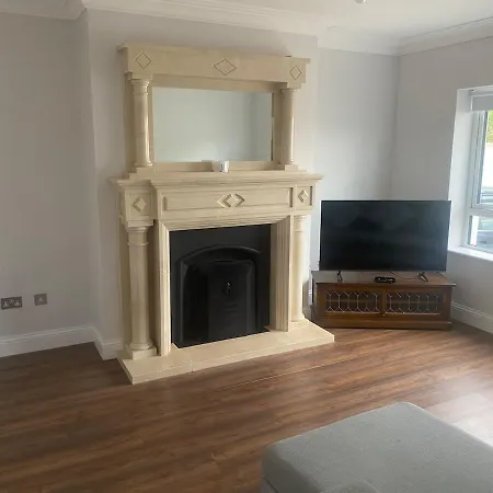 Spacious 5 Bedroom House In Сasa de vacaciones *