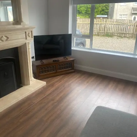 Spacious 5 Bedroom House In *