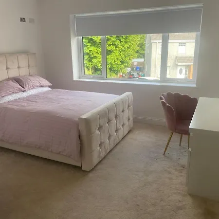 Сasa de vacaciones Spacious 5 Bedroom House In