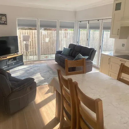 Spacious 5 Bedroom House In Сasa de vacaciones