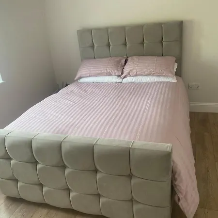 Spacious 5 Bedroom House In Сasa de vacaciones