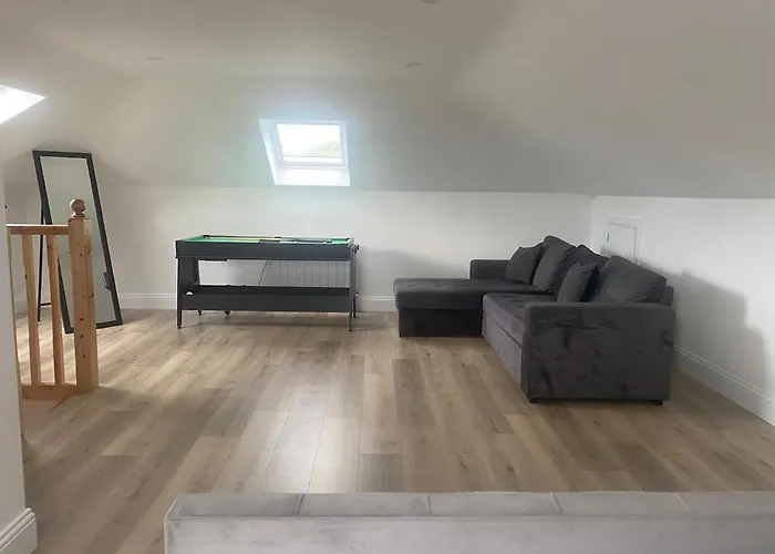 Spacious 5 Bedroom House In *