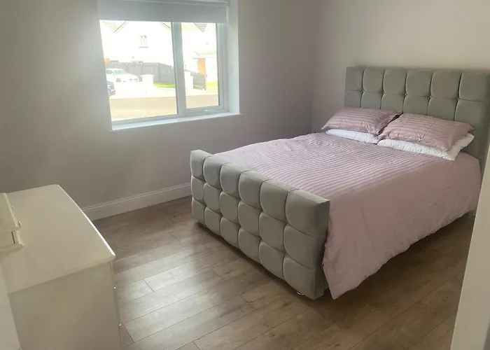 Spacious 5 Bedroom House In 別荘