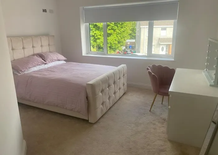 Сasa de vacaciones Spacious 5 Bedroom House In