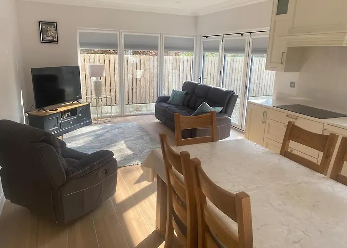 Spacious 5 Bedroom House In 別荘