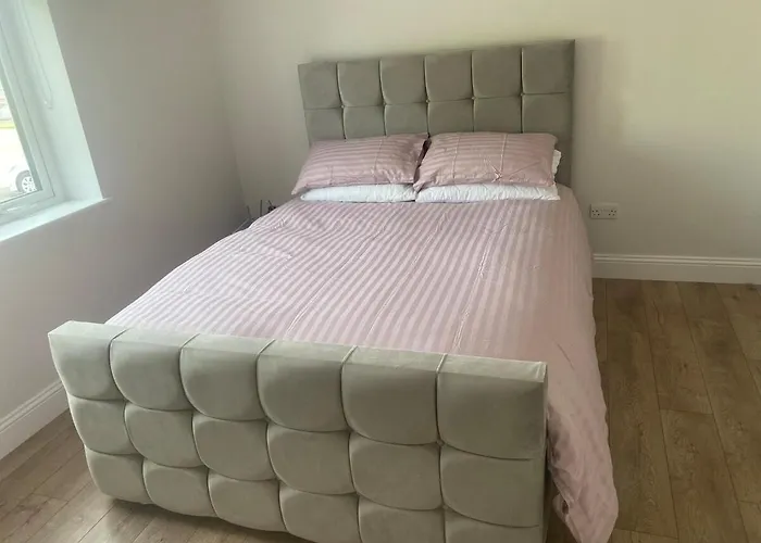 Spacious 5 Bedroom House In Сasa de vacaciones