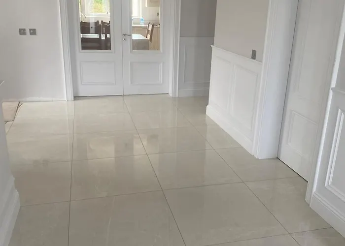 別荘 Spacious 5 Bedroom House In