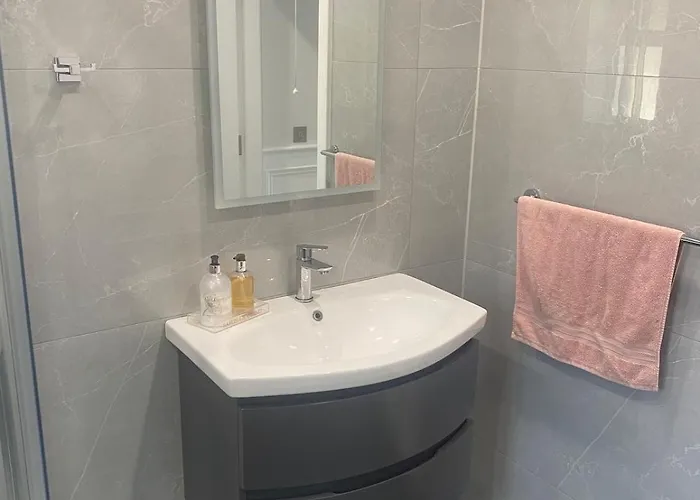 Spacious 5 Bedroom House In * Buncrana