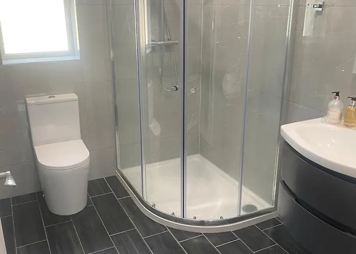 Spacious 5 Bedroom House In Сasa de vacaciones *