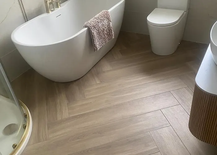 Spacious 5 Bedroom House In 別荘